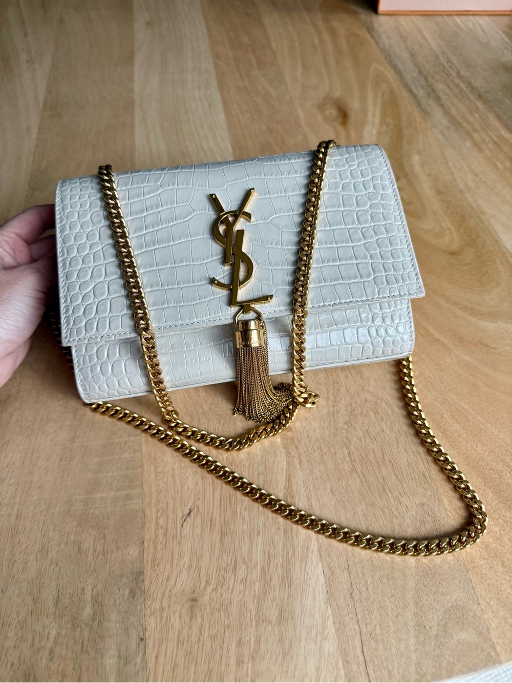 Saint Laurent YSL KATE TASSEL IN CROCODILE-EMBOSSED LEATHER
WHITE